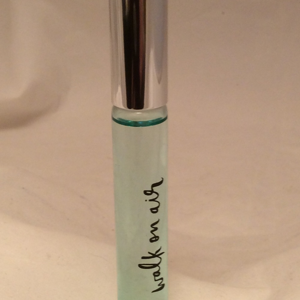 Kate Spade’s ♠️“WALK ON AIR” rollerball Fragrance